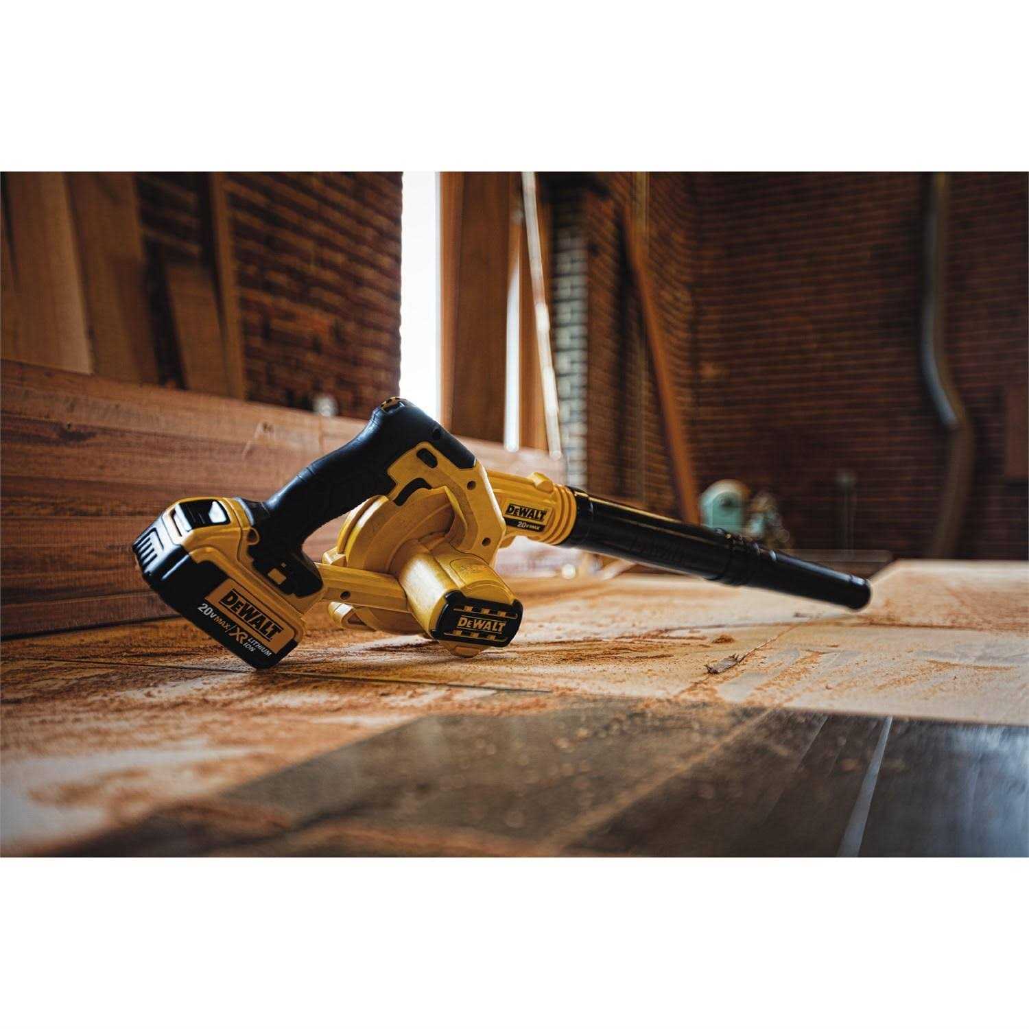 DEWALT 20V MAX Compact Jobsite Blower Kit DCE100M1